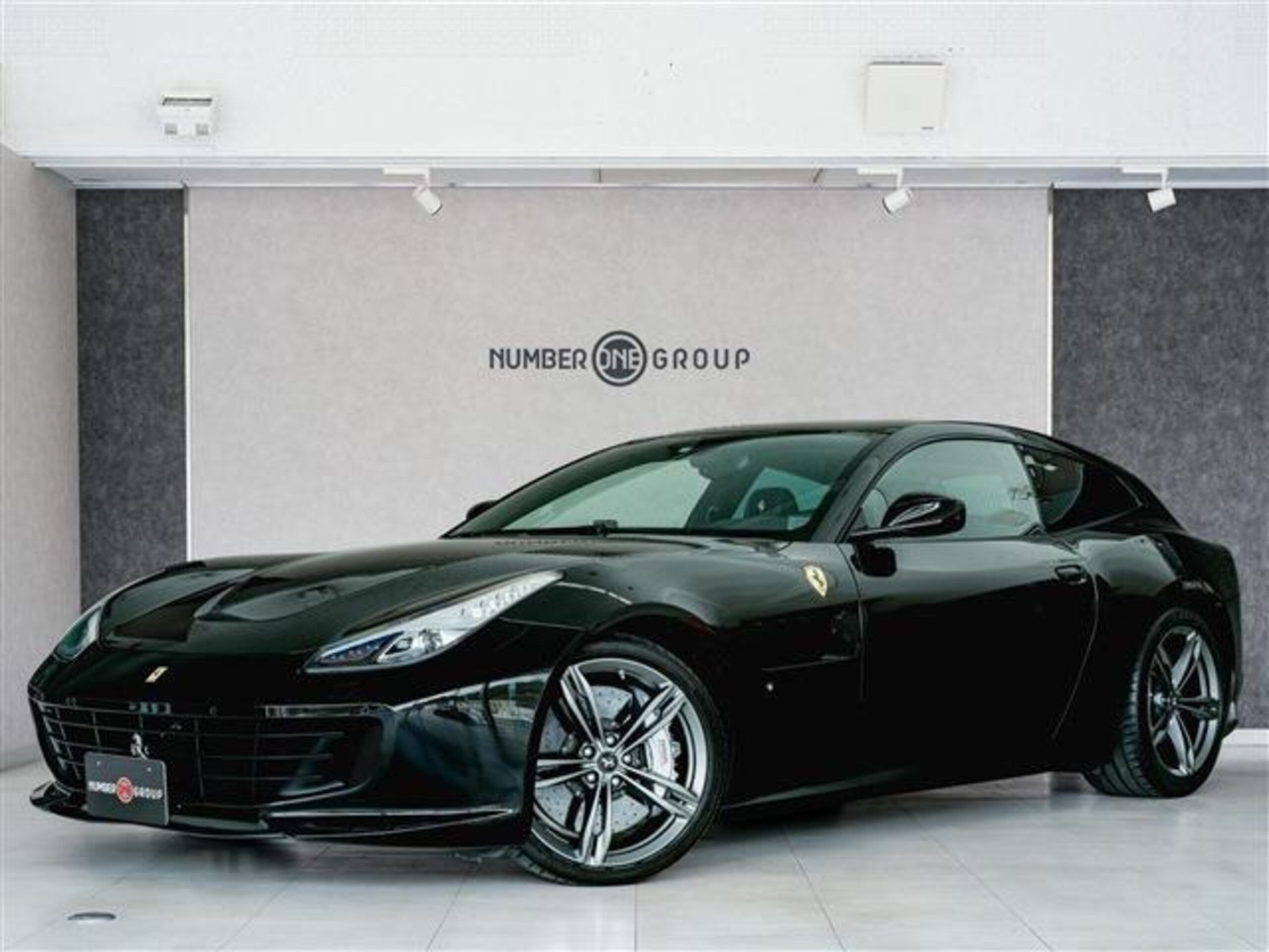 FERRARI GTC4 LUSSO - View 1