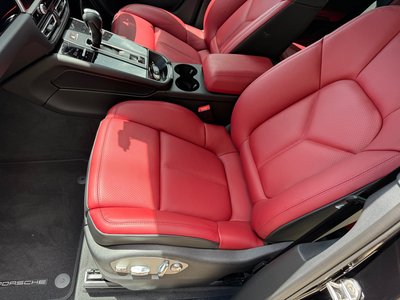 2024 Porsche MACAN photo 10