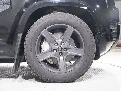 LAND ROVER DEFENDER - 10