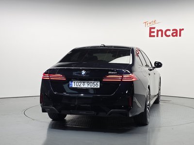 BMW 5 SERIES - 4