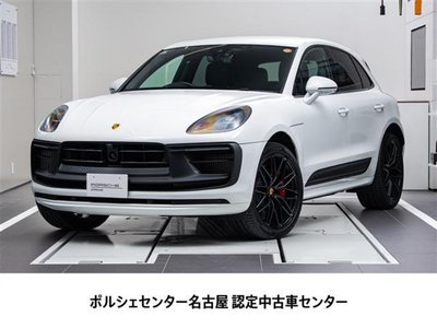 PORSCHE MACAN - 1