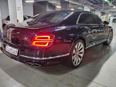 2022 Bentley FLYING SPUR 照片 2