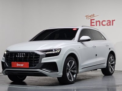 AUDI Q8 - 1