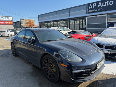 PORSCHE PANAMERA - 4