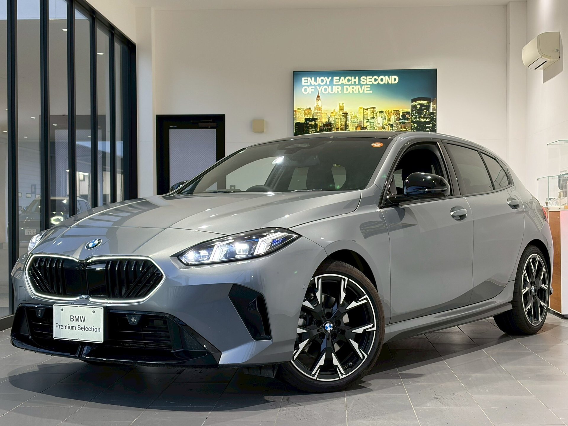 BMW 1 SERIES - View 1