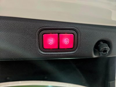 MERCEDES-BENZ E-CLASS - 7