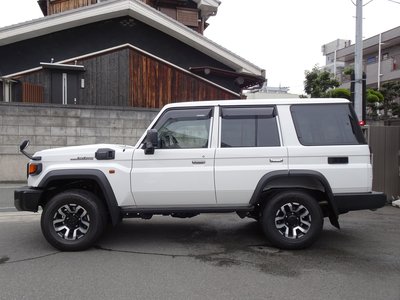 TOYOTA LAND CRUISER 70 - 8