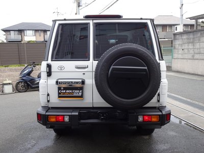 TOYOTA LAND CRUISER 70 - 6