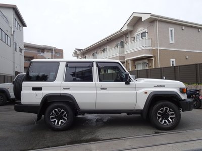 TOYOTA LAND CRUISER 70 - 4