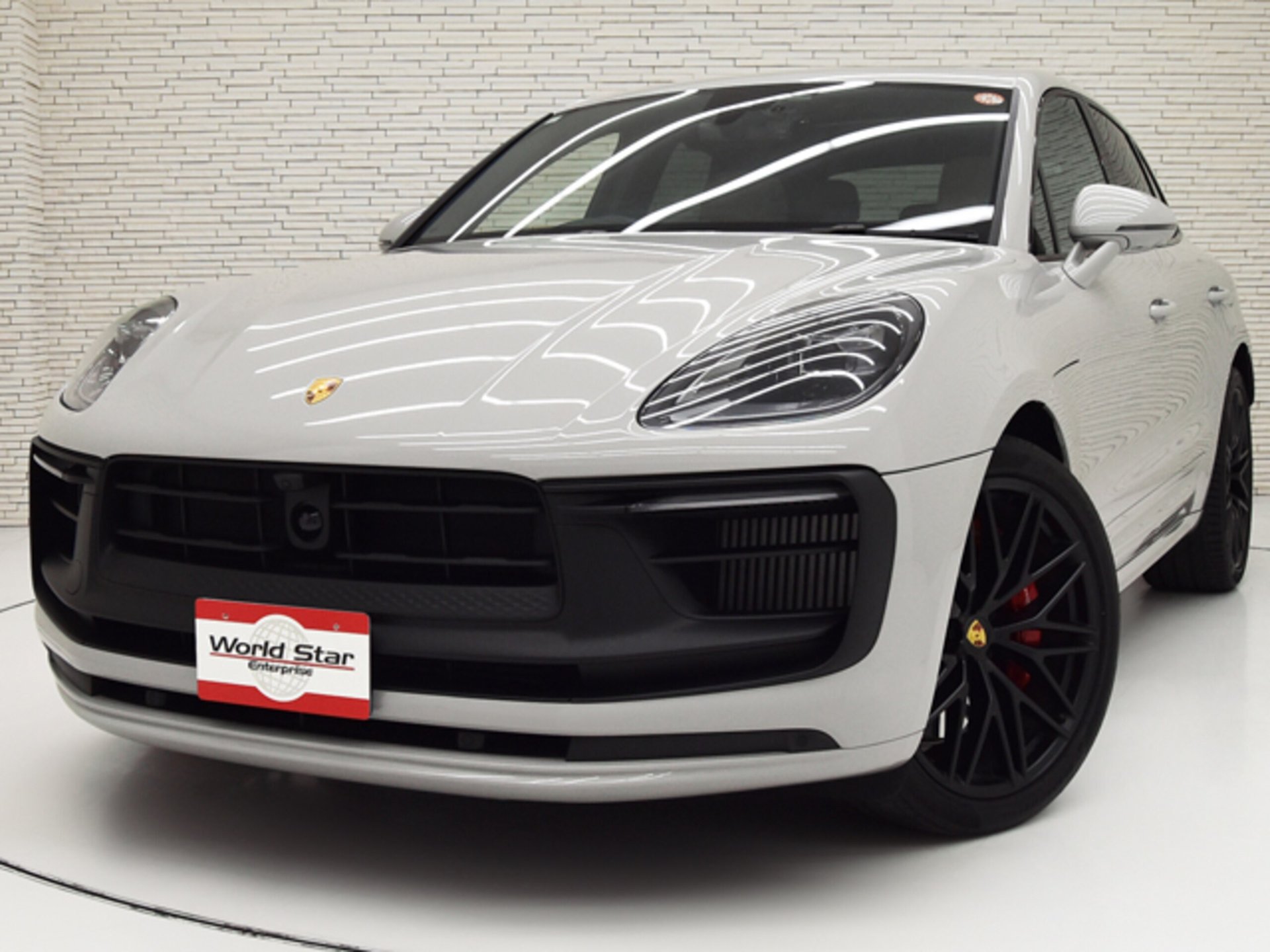 PORSCHE MACAN - View 1