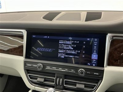 PORSCHE MACAN - 10