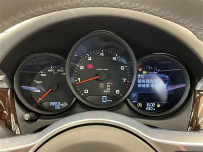 PORSCHE MACAN - 3
