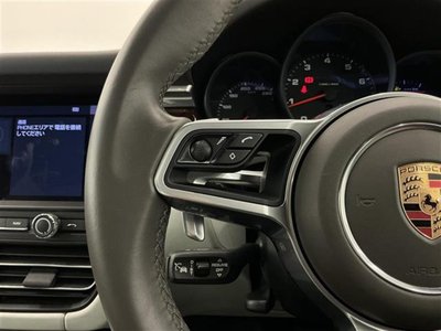 PORSCHE MACAN - 4