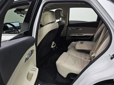 2022 Genesis GV70 — миниатюра 18