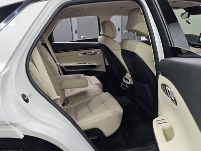 2022 Genesis GV70 — миниатюра 17