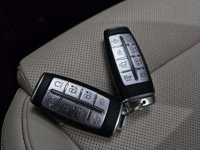 2022 Genesis GV70 — миниатюра 23