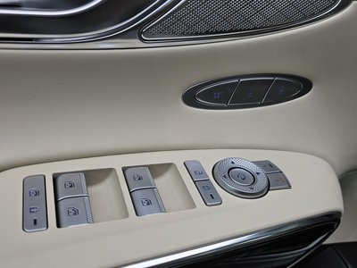 2022 Genesis GV70 — миниатюра 29