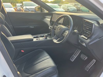 صورة 10 لـ 2023 Lexus RX