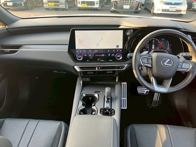 صورة 9 لـ 2023 Lexus RX