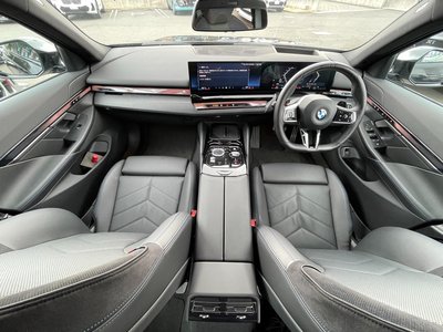 2025 BMW 5 SERIES TOURING — фото 7
