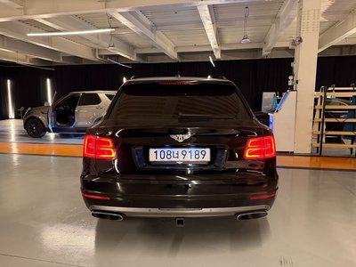 BENTLEY BENTAYGA - 7