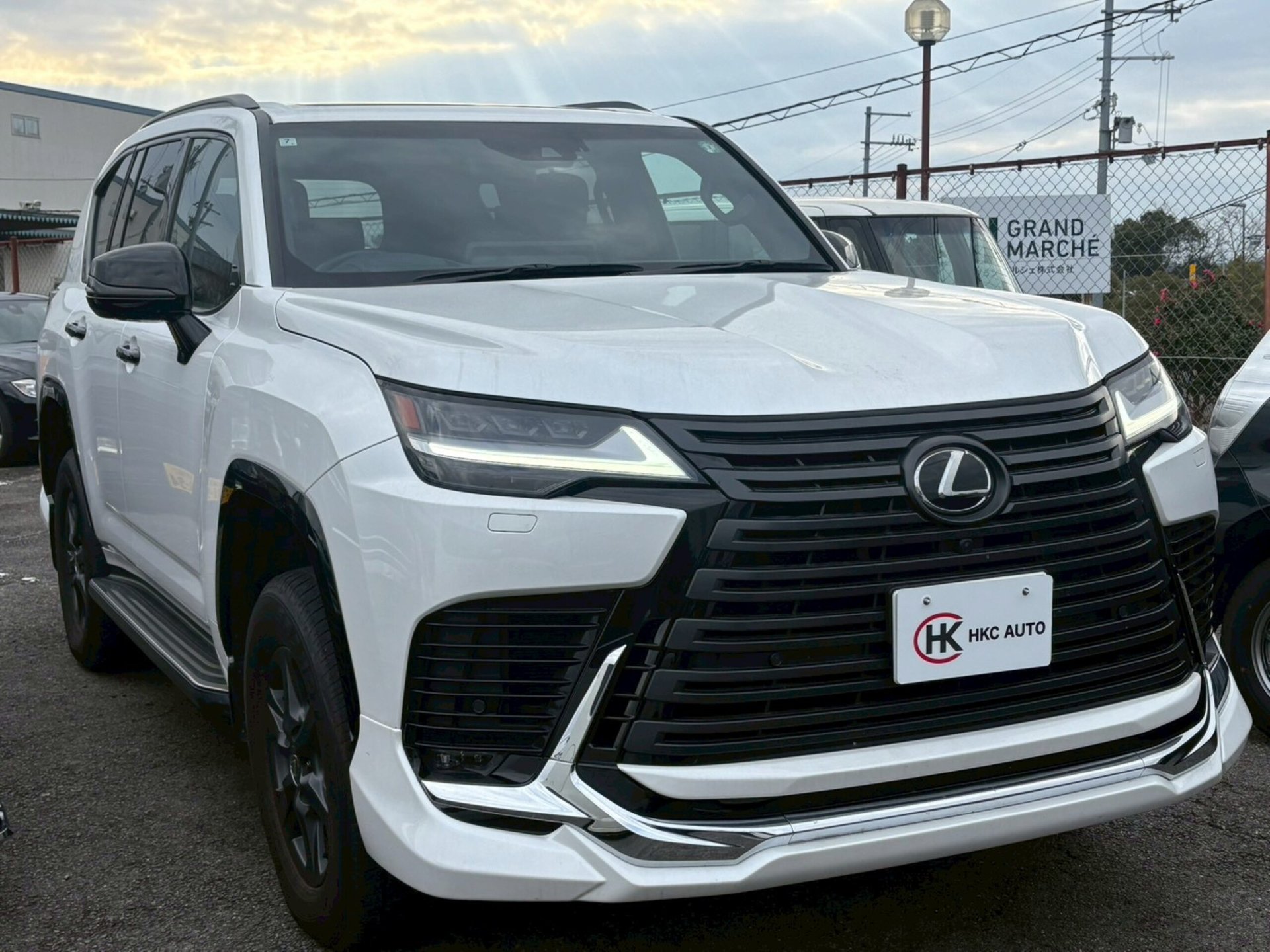 LEXUS LX - View 1