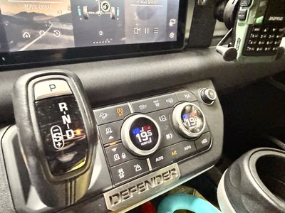 LAND ROVER DEFENDER - 9