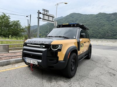 LAND ROVER DEFENDER - 1