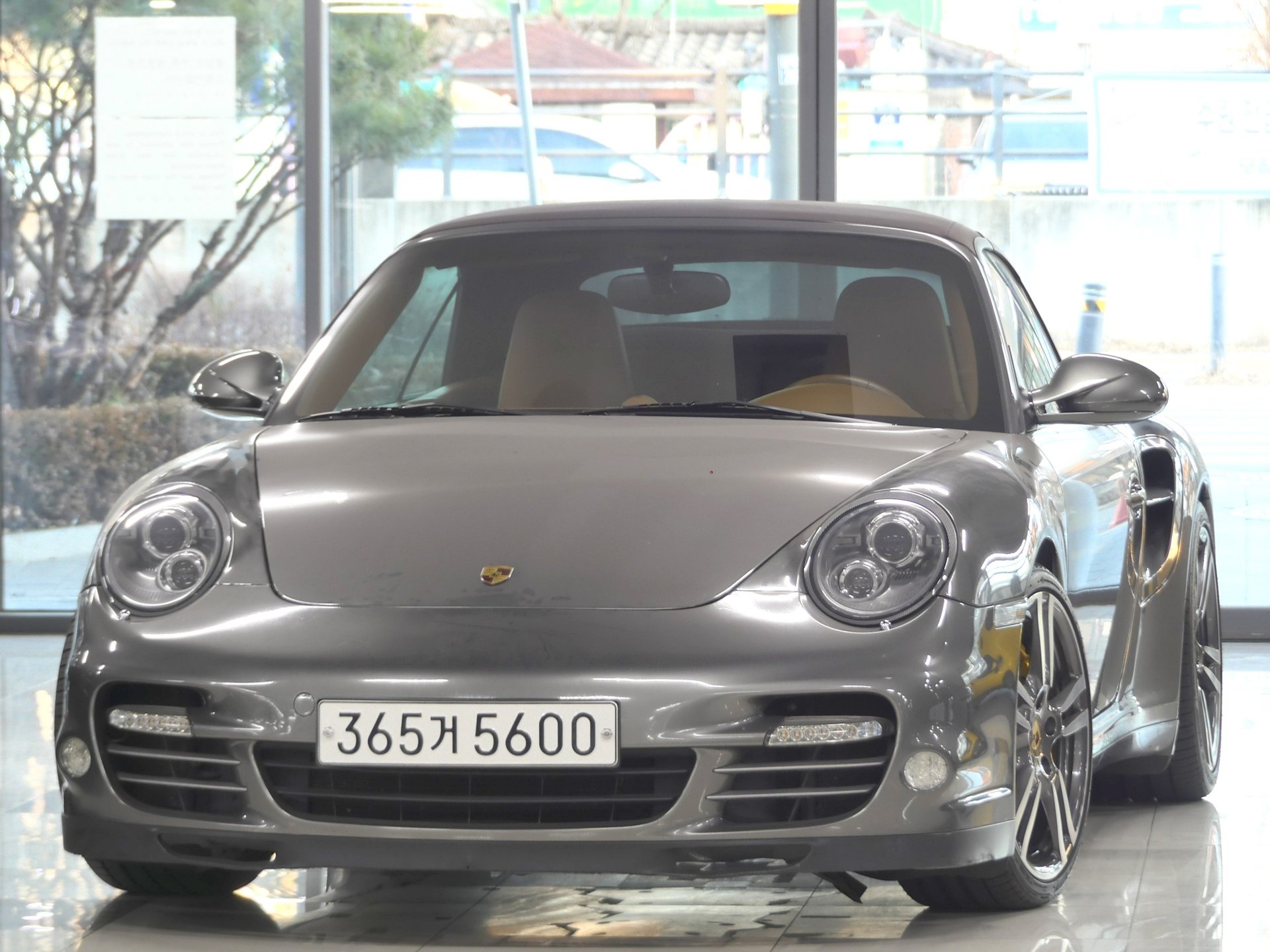 PORSCHE 911 - View 1