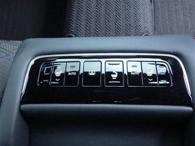 2017 Lexus LS — миниатюра 23