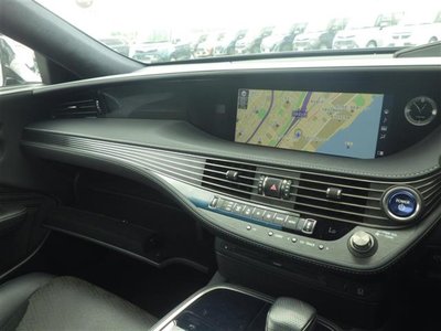 2017 Lexus LS — миниатюра 16
