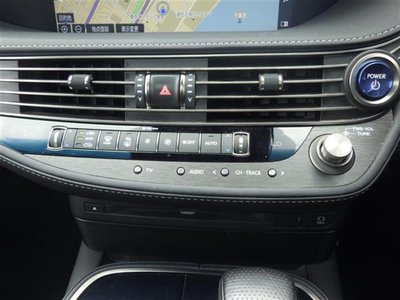 2017 Lexus LS — миниатюра 18