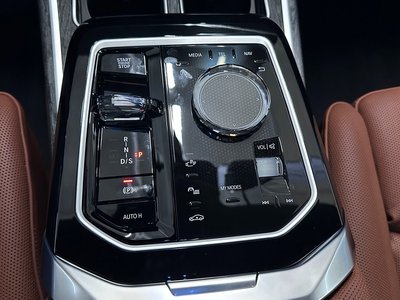 2025 BMW 7 SERIES — фото 9