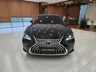 صورة 2 لـ 2025 Lexus ES