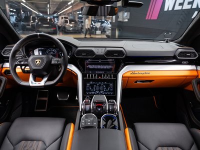 LAMBORGHINI URUS - 5