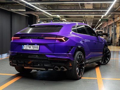 LAMBORGHINI URUS - 4