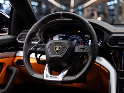 LAMBORGHINI URUS - 10