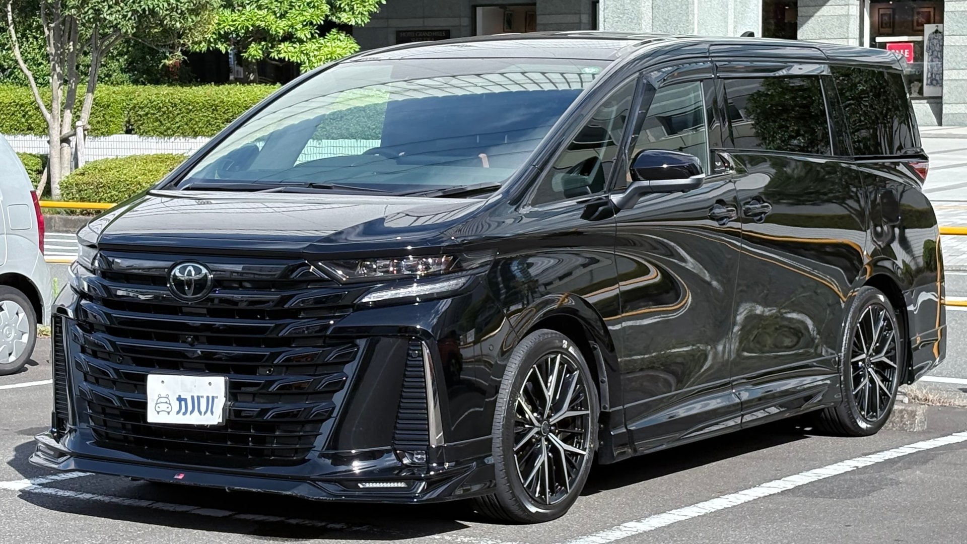 TOYOTA VELLFIRE - View 1