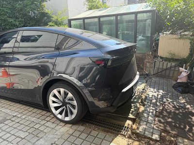 TESLA MODEL Y - 4