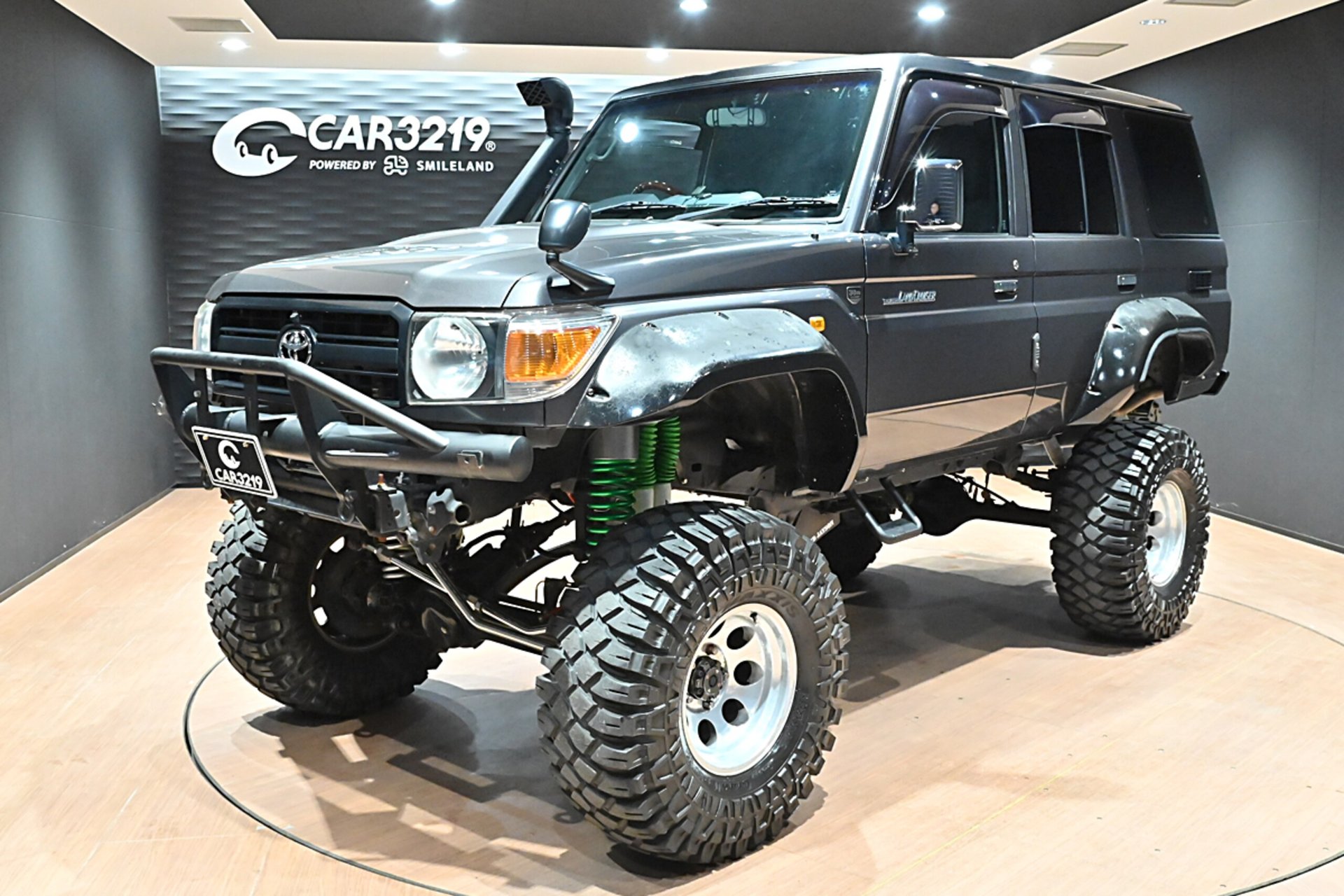 TOYOTA LAND CRUISER 70 - View 1