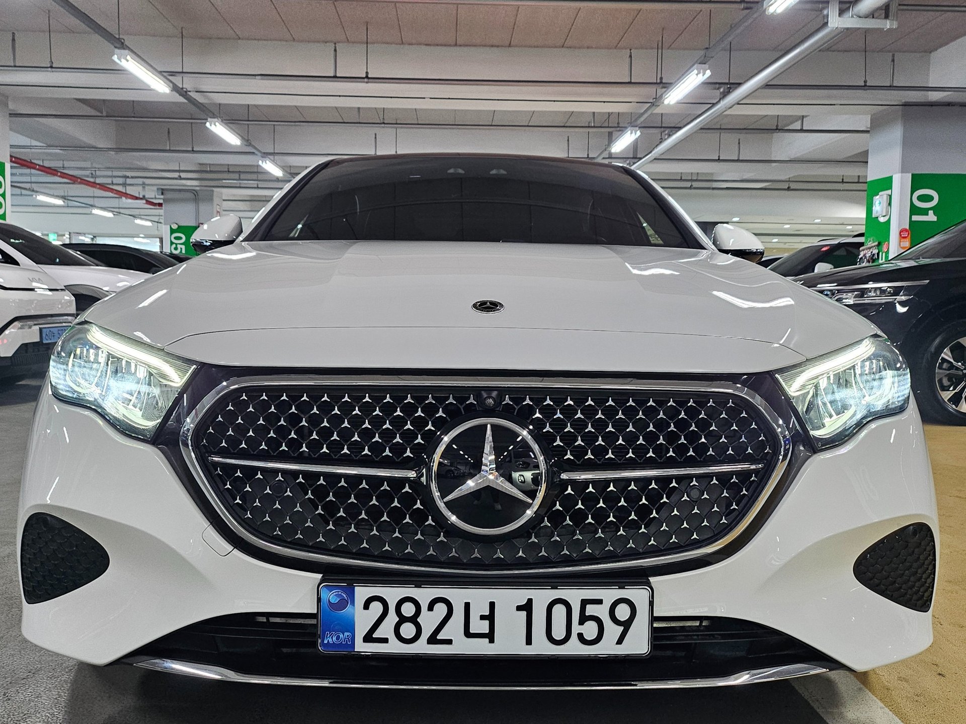 MERCEDES-BENZ E-CLASS - View 1