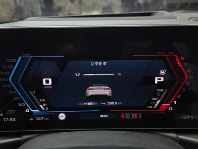 2025 BMW M4 thumbnail 11