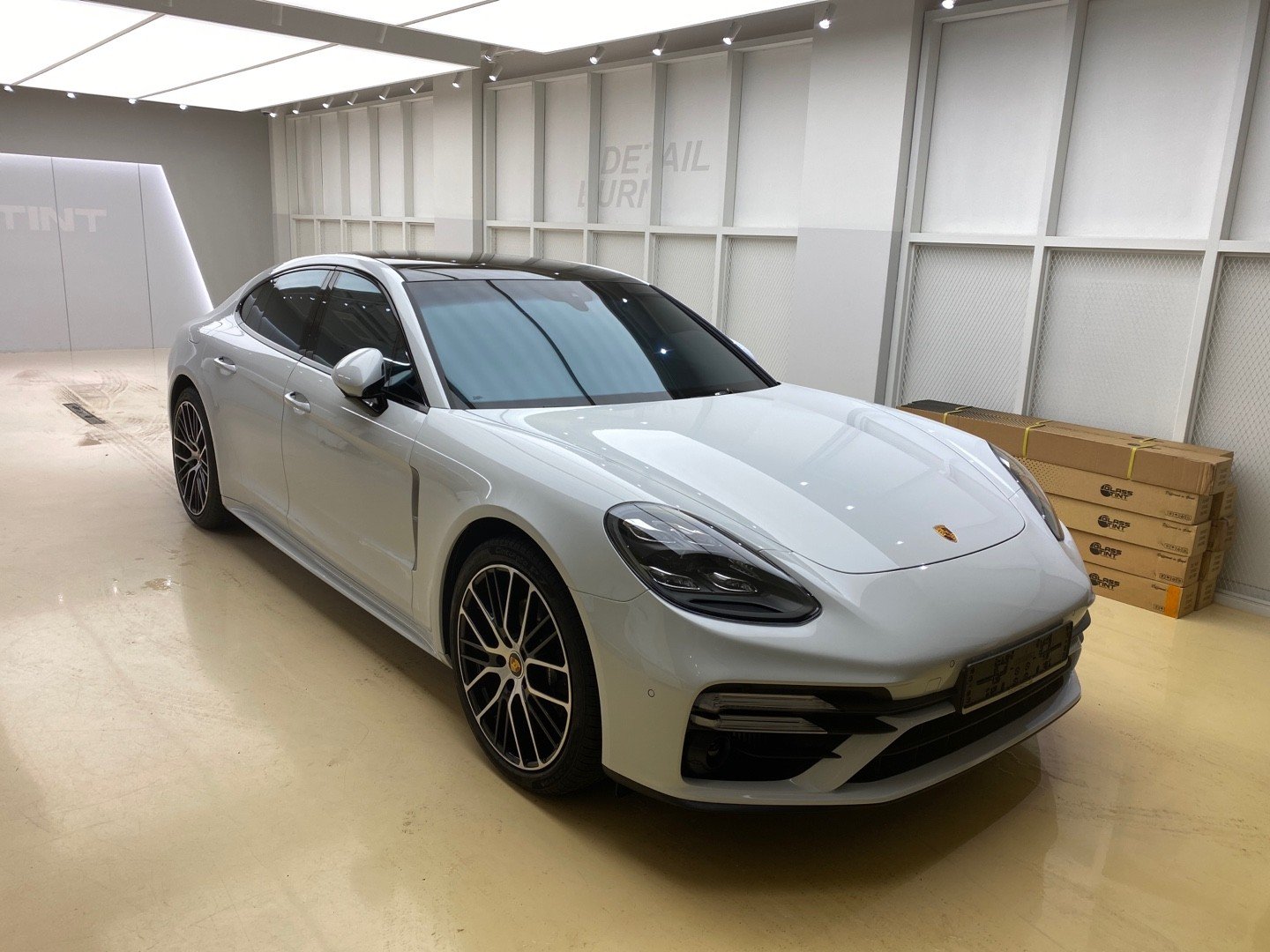 PORSCHE PANAMERA - View 1