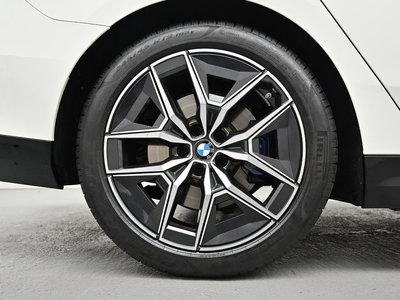 2025 BMW 5 SERIES photo 6