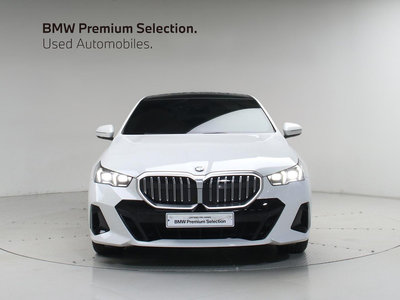 2025 BMW 5 SERIES photo 4