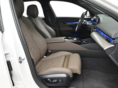 2025 BMW 5 SERIES photo 10