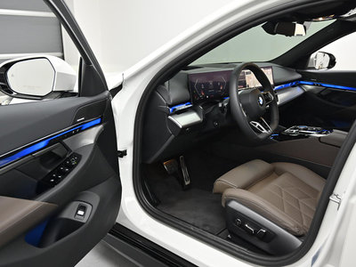 2025 BMW 5 SERIES 缩略图 11