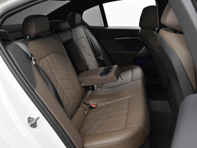 2025 BMW 5 SERIES 缩略图 12