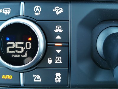 LAND ROVER DEFENDER - 5