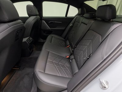 2026 BMW 5 SERIES — миниатюра 11